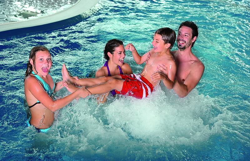 Wasser-Erlebnis im Hallenbad Klagenfurt