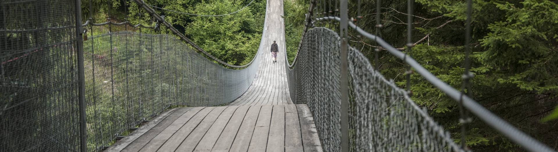 Europas 1. Babydorf Trebesing bietet großen wie kleinen Gästen ein abwechslungsreiches und spannendes Erholungsprogramm. Die Märchenwandermeile mit der Hängebrücke in der Drachenschlucht verspricht Abenteuer pur.