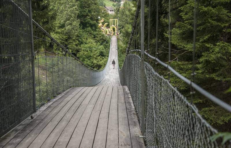 Europas 1. Babydorf Trebesing bietet großen wie kleinen Gästen ein abwechslungsreiches und spannendes Erholungsprogramm. Die Märchenwandermeile mit der Hängebrücke in der Drachenschlucht verspricht Abenteuer pur.