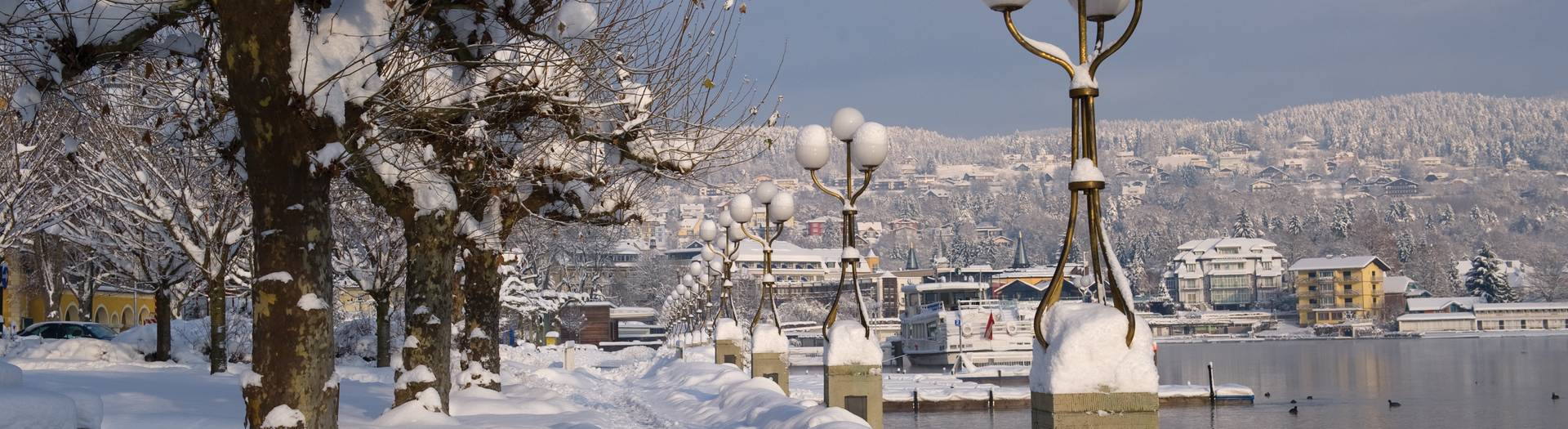 Velden tief verschneit im Winter