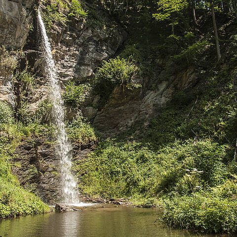 Treffen in der Region Villach mit dem Finsterbach Wasserfall