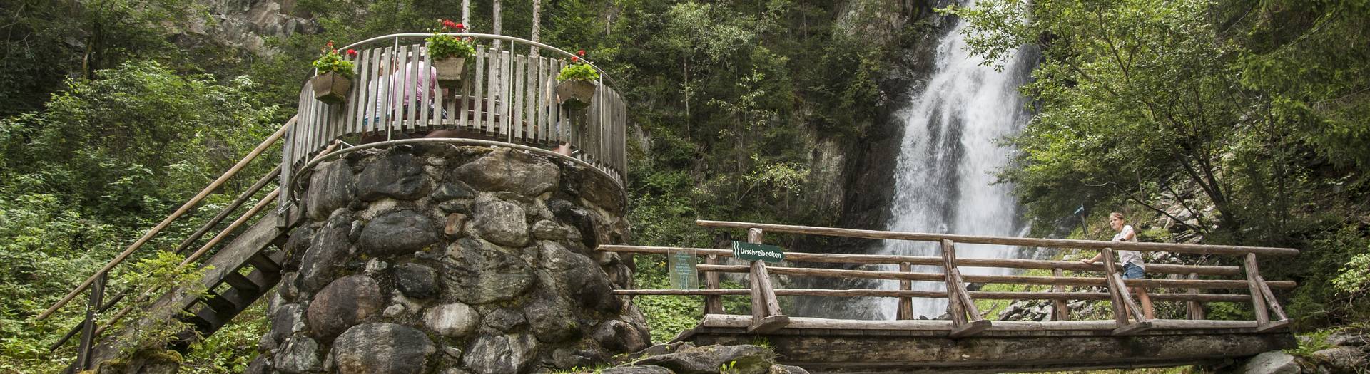 <p>Großkirchheim in der Nationalpark-Region Hohe Tauern liegt inmitten der größten Naturschutzgebiete Mitteleuropas. Der Gartlwasserfall ist ein sehenswertes Naturschauspiel.</p>