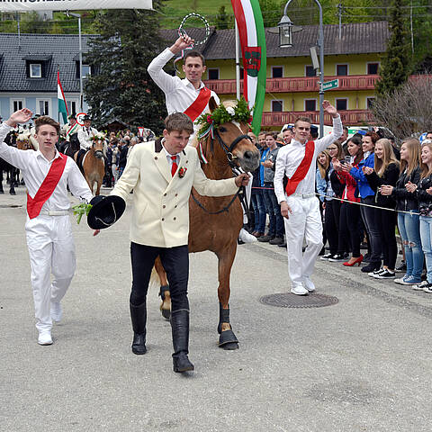 Kranzelreiten in Weitensfeld in Mittelkärnten