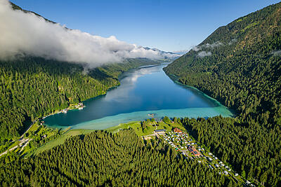 Blick von oben auf Camping Ronacher am Weissensee