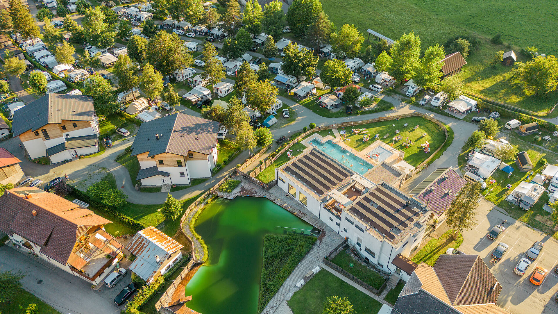 Blick auf Camping EuroParcs Pressegger See