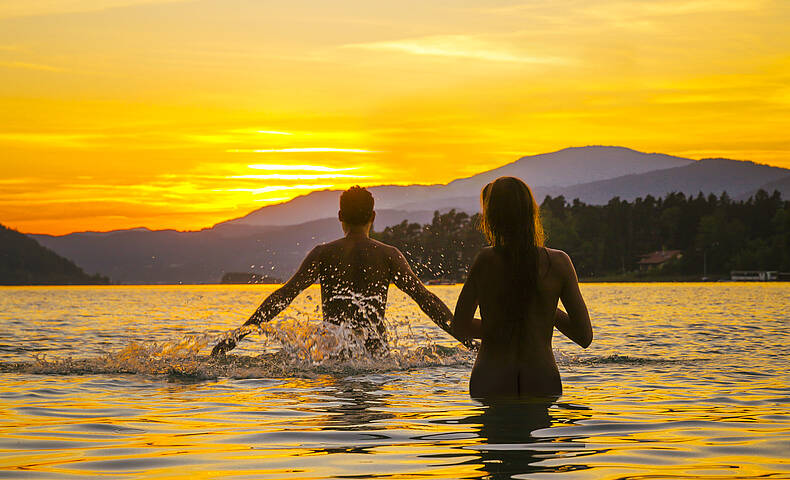 Sonnenuntergangsschwimmen