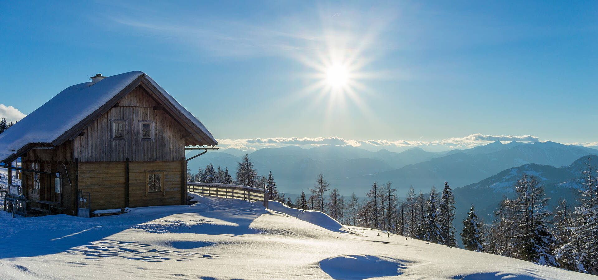 Nockberge im Winter mit Huette