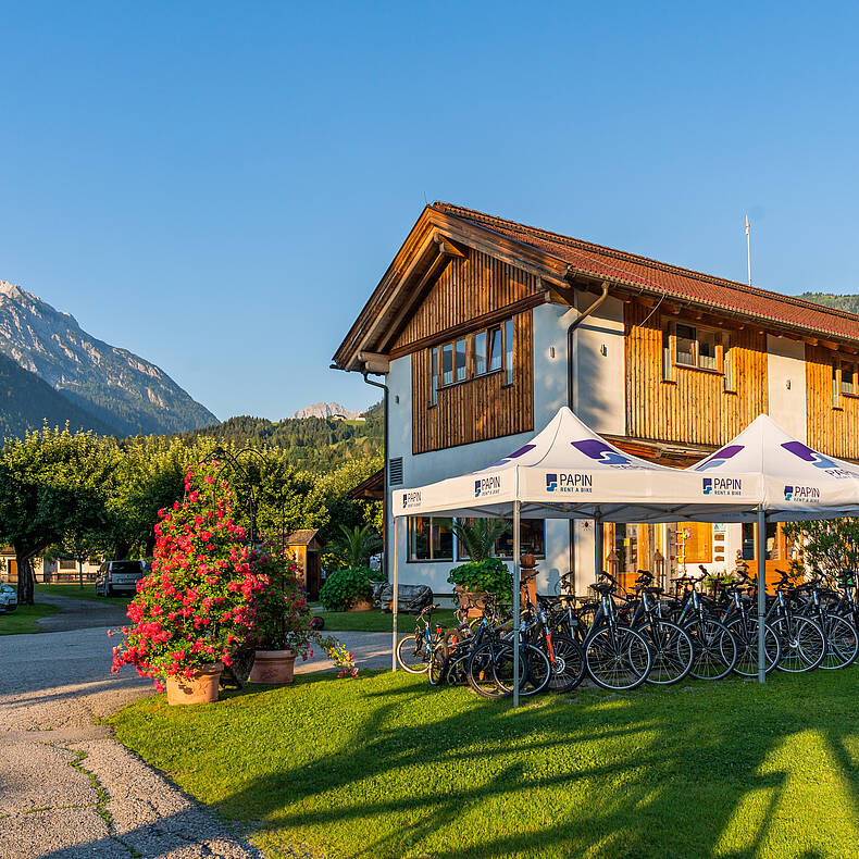 Hauptgebaeude Alpencamp Koetschach-Mauthen