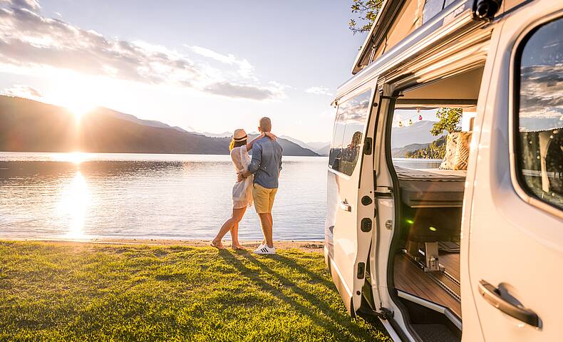 Paerchen beim Campen am Millstaetter See