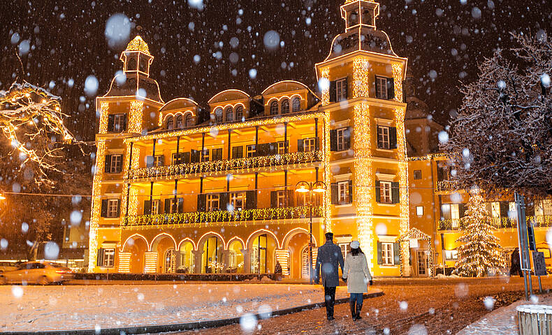 Advent in Velden mit dem Schloss