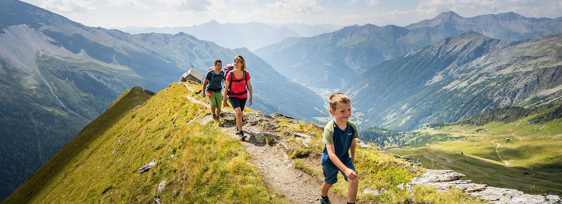 Familie beim Wandern Ankogel