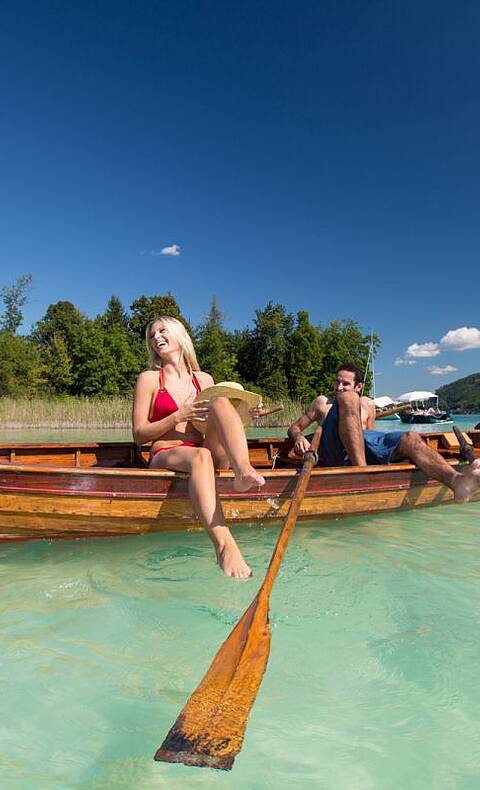 Den See in Kärnten mit dem Ruderboot erkunden