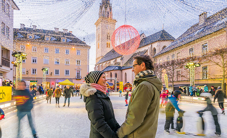 Advent Villach Eislaufen am Rathausplatz