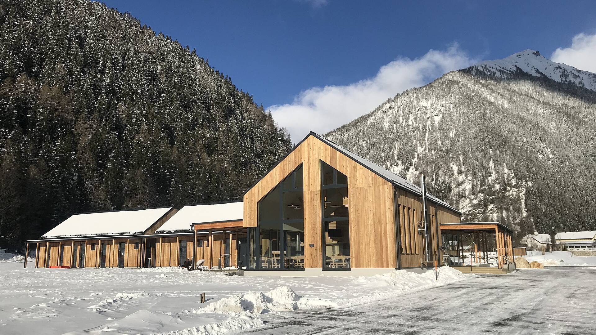 HOCHoben Camping Haupthaus im Winter