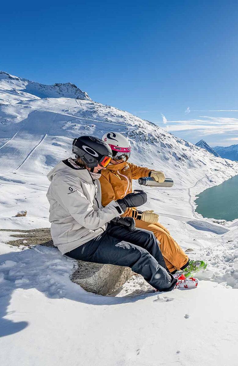 Teepause beim Skifahren am Mölltaler Gletscher